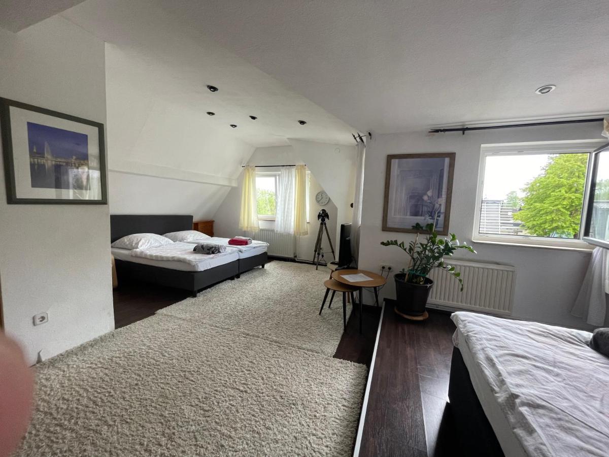 Albi S - HH Airport Bed & Breakfast Hamburg Exterior foto